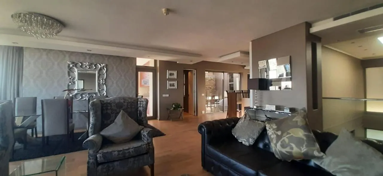 Aparthotel The Residences At Crystal Towers Cape Town