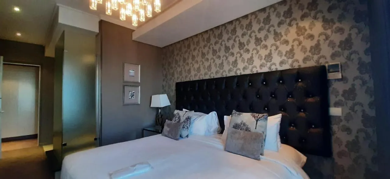 Aparthotel The Residences At Crystal Towers Cape Town