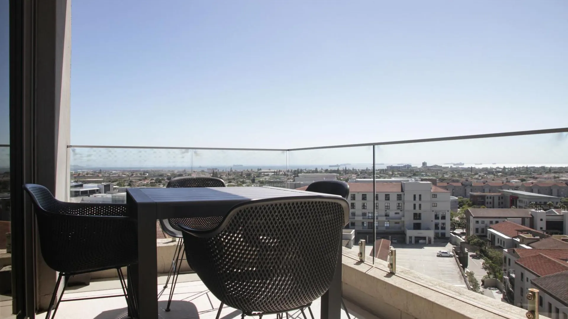 Aparthotel The Residences At Crystal Towers Cape Town
