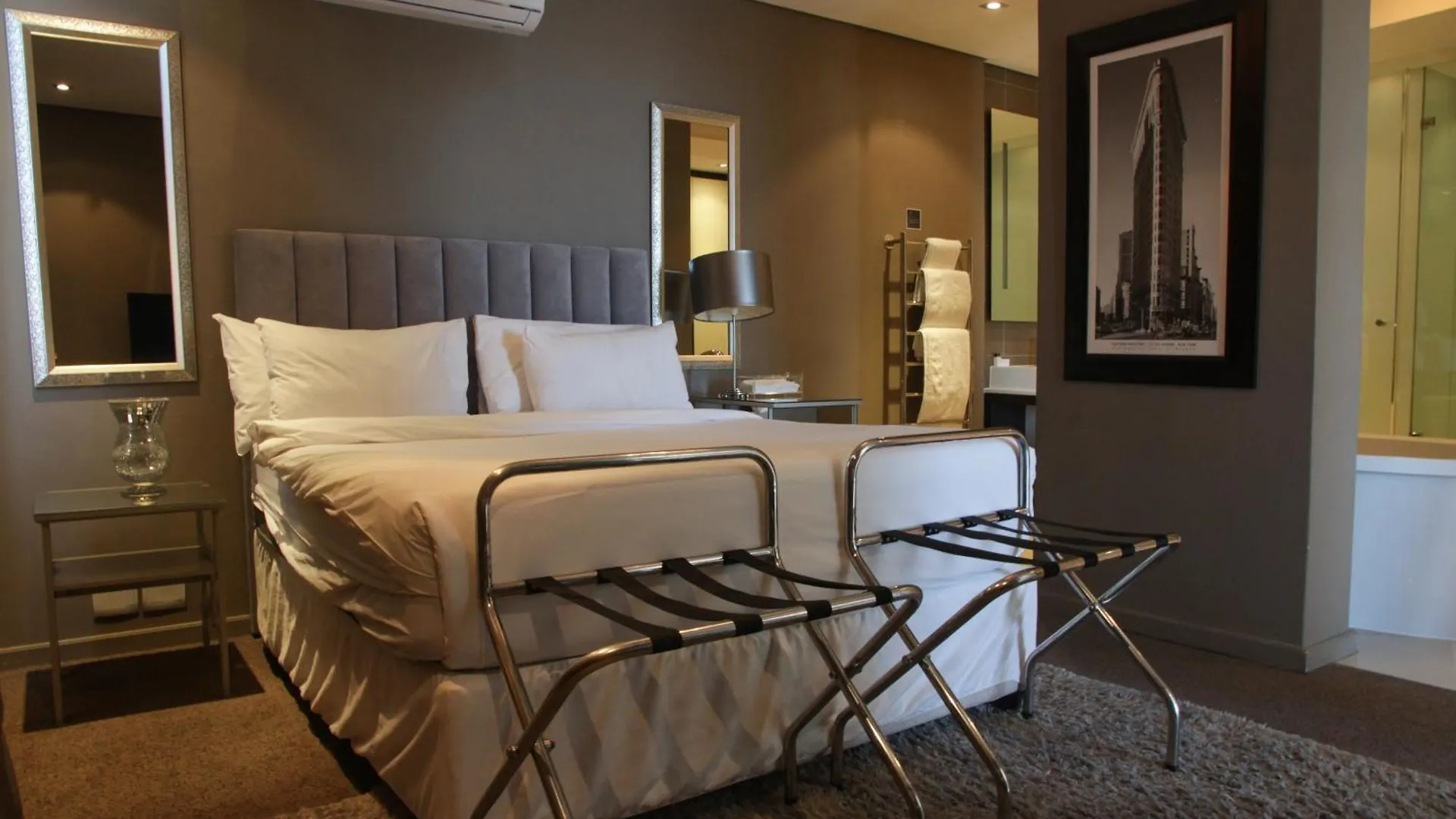 Aparthotel The Residences At Crystal Towers Cape Town