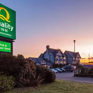 ** Hotel Quality Waddling Dog Canada