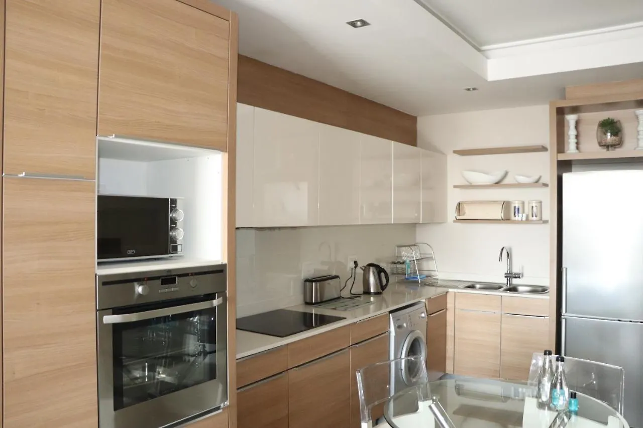 The Residences At Crystal Towers Città del Capo 4*,