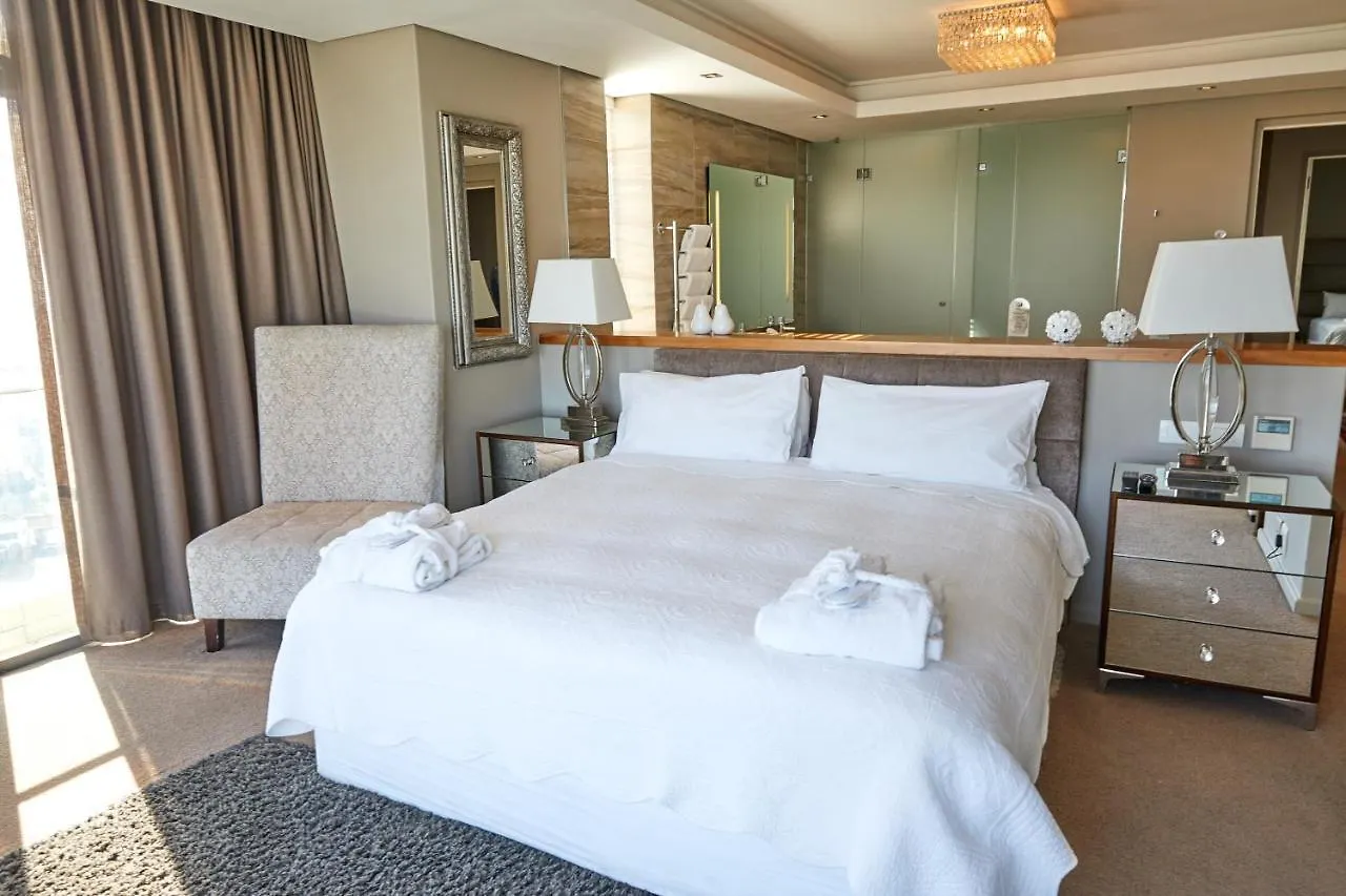 The Residences At Crystal Towers Città del Capo